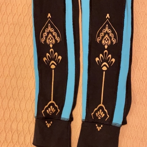 Gaiam Yoga Leggings/pants W’s Small with heel cut outs - Picture 5 of 11